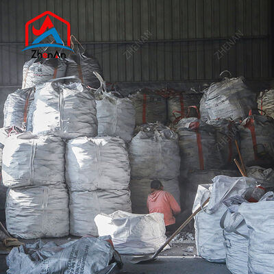 Bryły żelazokrzemu 72 stopnia, metaliczny szary, używane jako modyfikator w produkcji odlewniczej​